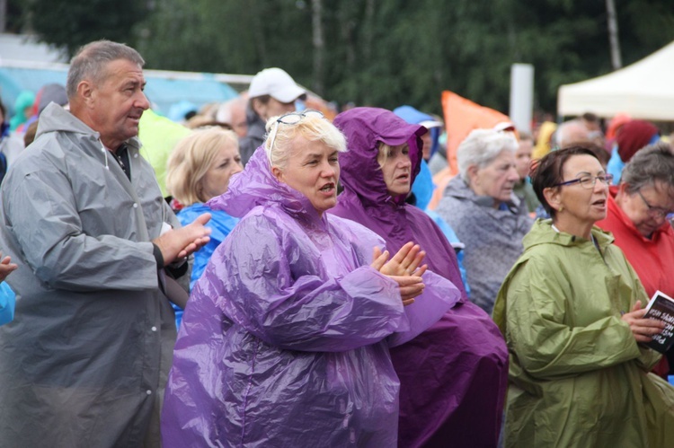 Msza św. i adoracja w Charsznicy (część B)