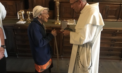 Babcia pątniczka z Włoch już na Jasnej Górze