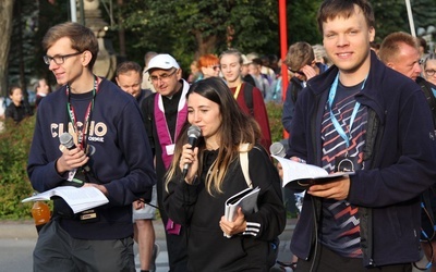 Rozśpiewani ruszyli o poranku z Żywca na Jasną Górę po raz 408.