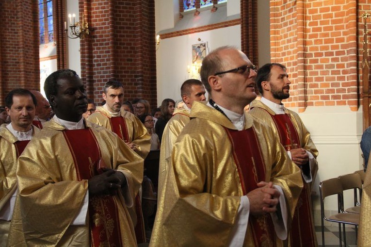 Msza św. z abp. Stanisławem Budzikiem w czasie SMAL