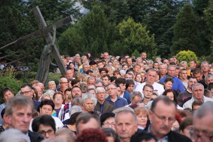 Pasierbiec. Oni tutaj są. Są nadziei promiennym znakiem