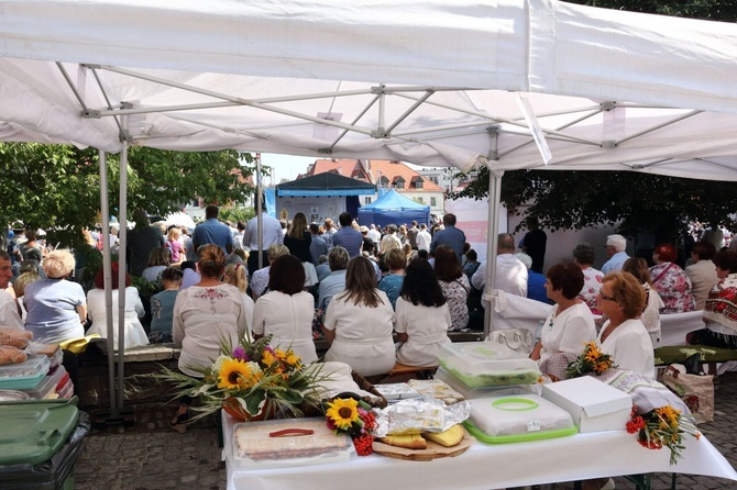 Jubileuszowa Msza św. na rynku w Myślenicach