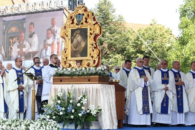 Jubileuszowa Msza św. na rynku w Myślenicach