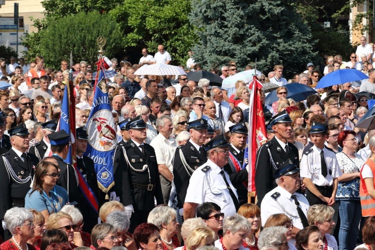 Jubileuszowa Msza św. na rynku w Myślenicach