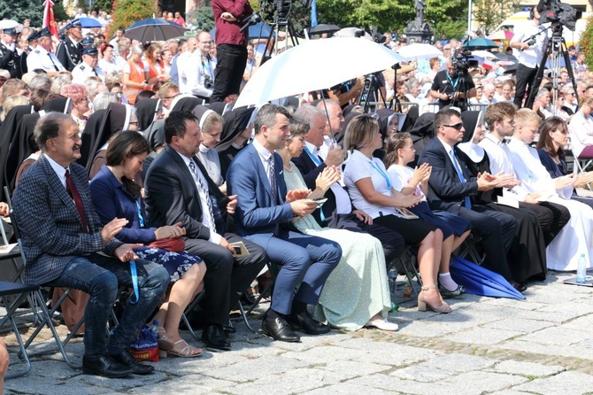 Jubileuszowa Msza św. na rynku w Myślenicach