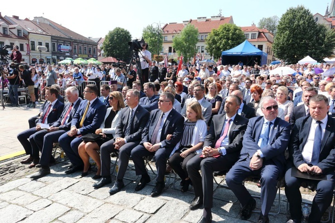 Jubileuszowa Msza św. na rynku w Myślenicach