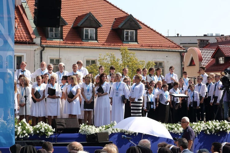 Jubileuszowa Msza św. na rynku w Myślenicach