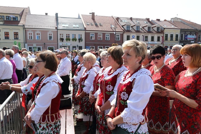 Jubileuszowa Msza św. na rynku w Myślenicach