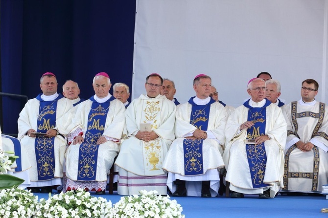 Jubileuszowa Msza św. na rynku w Myślenicach