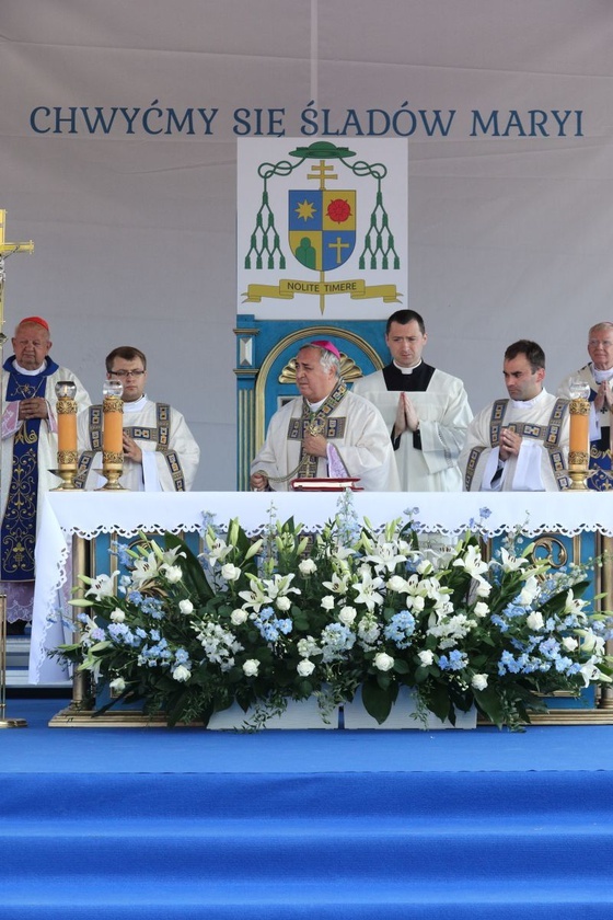 Jubileuszowa Msza św. na rynku w Myślenicach