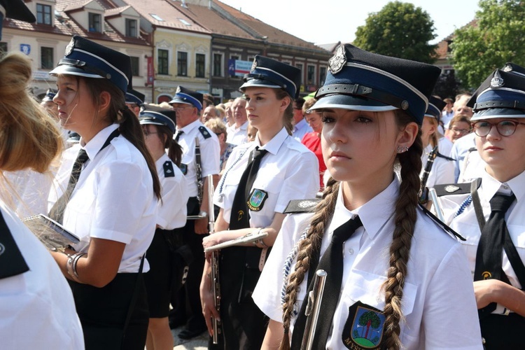 Jubileuszowa Msza św. na rynku w Myślenicach