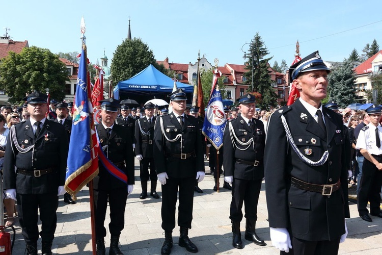 Jubileuszowa Msza św. na rynku w Myślenicach