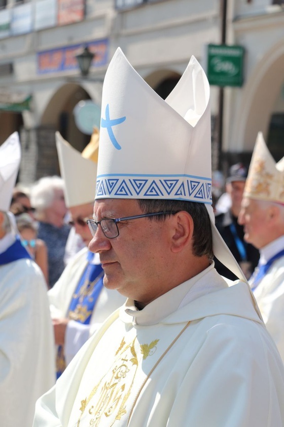 Jubileuszowa Msza św. na rynku w Myślenicach