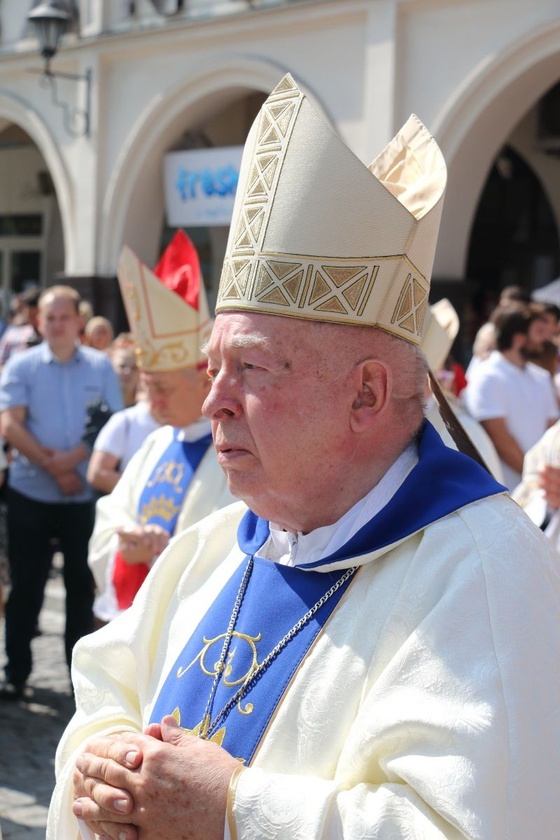 Jubileuszowa Msza św. na rynku w Myślenicach