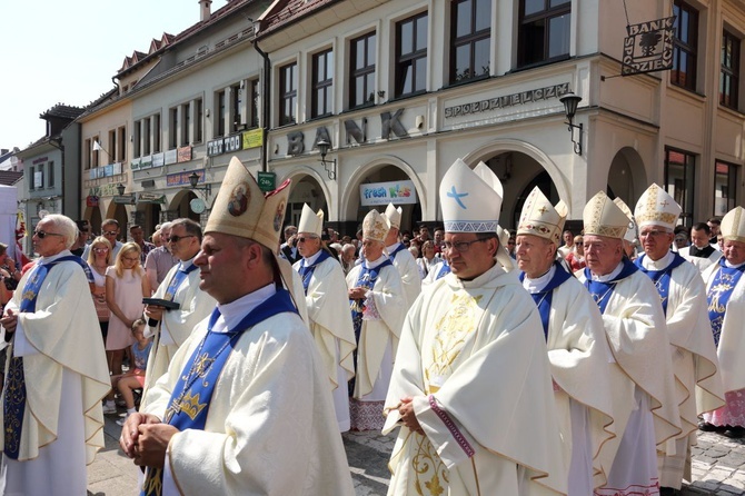 Jubileuszowa Msza św. na rynku w Myślenicach