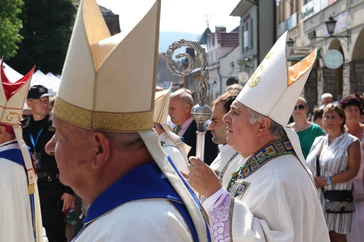 Jubileuszowa Msza św. na rynku w Myślenicach