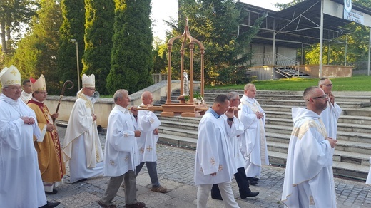 Odpust bł. Wincentego Kadłubka w opactwie cystersów w Jędrzejowie.