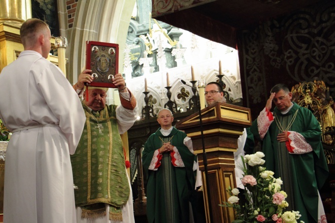 Msza św. na Wawelu i przemarsz z okazji 100-lecia Związku Podhalan