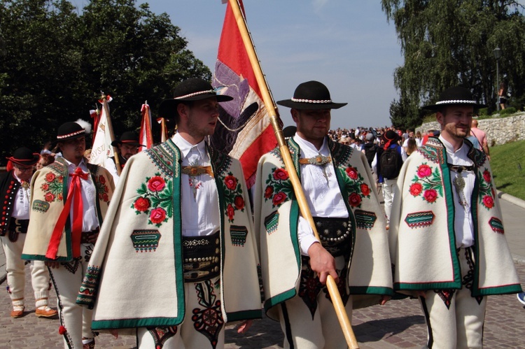 Msza św. na Wawelu i przemarsz z okazji 100-lecia Związku Podhalan