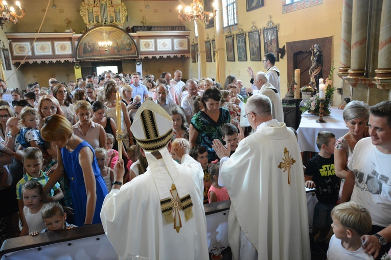 Dzieci u św. Rocha w Dobrzeniu Wielkim