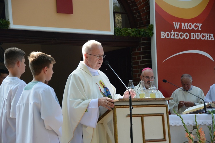 Dzieci u św. Rocha w Dobrzeniu Wielkim