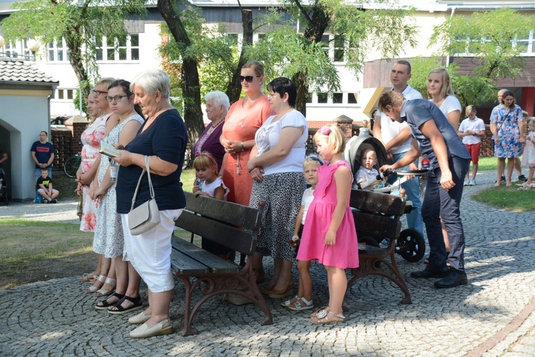 Dzieci u św. Rocha w Dobrzeniu Wielkim