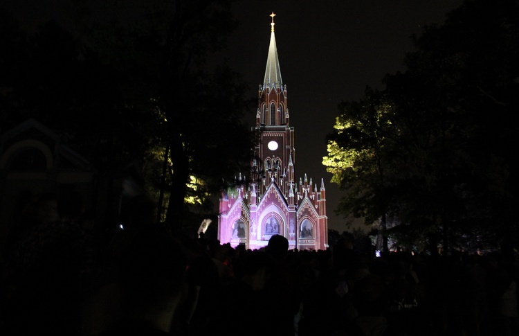 Mapping na kościele kalwaryjskim w Piekarach