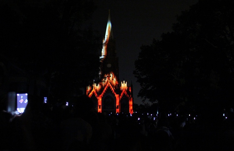 Mapping na kościele kalwaryjskim w Piekarach