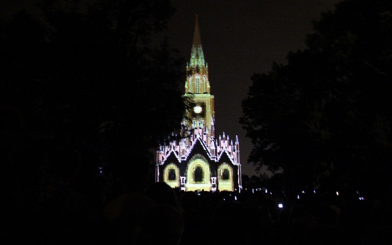 Mapping na kościele kalwaryjskim w Piekarach