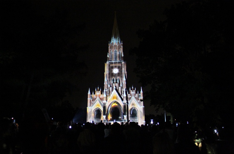 Mapping na kościele kalwaryjskim w Piekarach