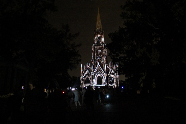 Mapping na kościele kalwaryjskim w Piekarach