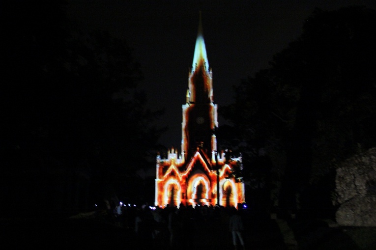 Mapping na kościele kalwaryjskim w Piekarach