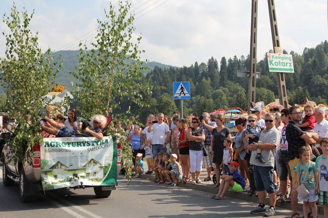 30. Jubileuszowe Dożynki Ekumeniczne w Brennej 2019 - korowód