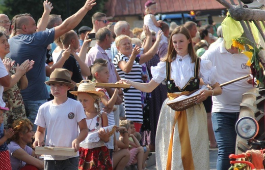 30. Jubileuszowe Dożynki Ekumeniczne w Brennej 2019 - korowód