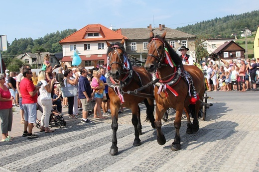 30. Jubileuszowe Dożynki Ekumeniczne w Brennej 2019 - korowód