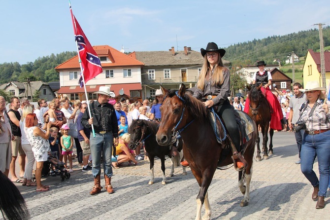 30. Jubileuszowe Dożynki Ekumeniczne w Brennej 2019 - korowód