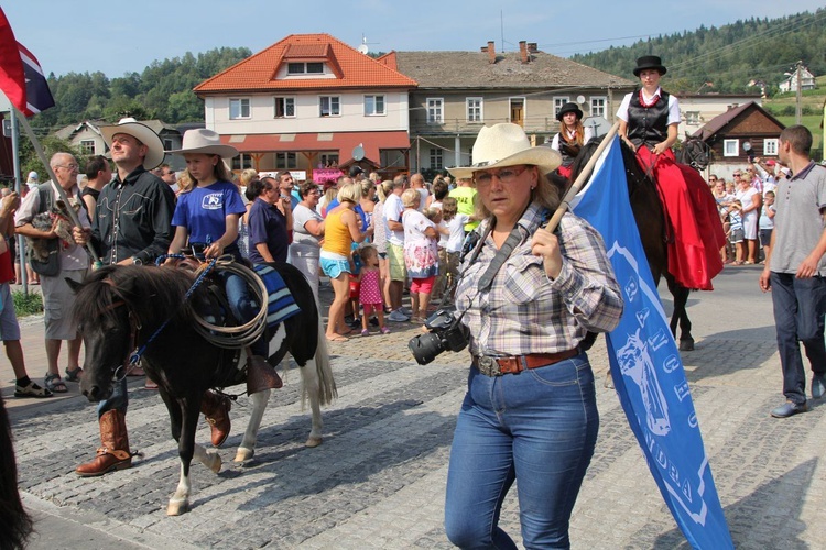 30. Jubileuszowe Dożynki Ekumeniczne w Brennej 2019 - korowód