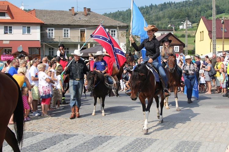 30. Jubileuszowe Dożynki Ekumeniczne w Brennej 2019 - korowód