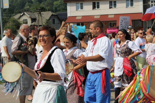 30. Jubileuszowe Dożynki Ekumeniczne w Brennej 2019 - korowód