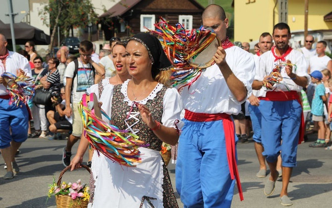 30. Jubileuszowe Dożynki Ekumeniczne w Brennej 2019 - korowód