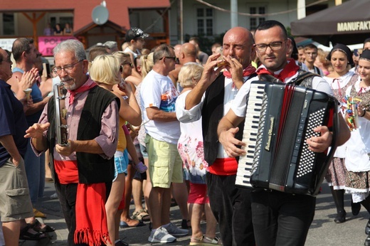 30. Jubileuszowe Dożynki Ekumeniczne w Brennej 2019 - korowód