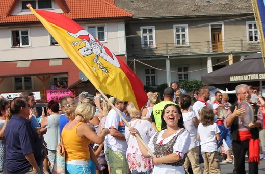 30. Jubileuszowe Dożynki Ekumeniczne w Brennej 2019 - korowód