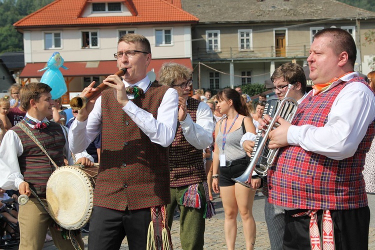 30. Jubileuszowe Dożynki Ekumeniczne w Brennej 2019 - korowód