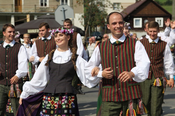 30. Jubileuszowe Dożynki Ekumeniczne w Brennej 2019 - korowód