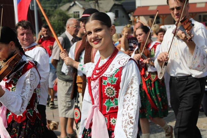 30. Jubileuszowe Dożynki Ekumeniczne w Brennej 2019 - korowód