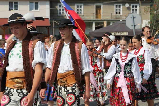 30. Jubileuszowe Dożynki Ekumeniczne w Brennej 2019 - korowód