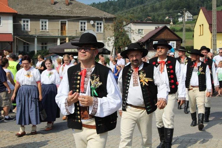 30. Jubileuszowe Dożynki Ekumeniczne w Brennej 2019 - korowód