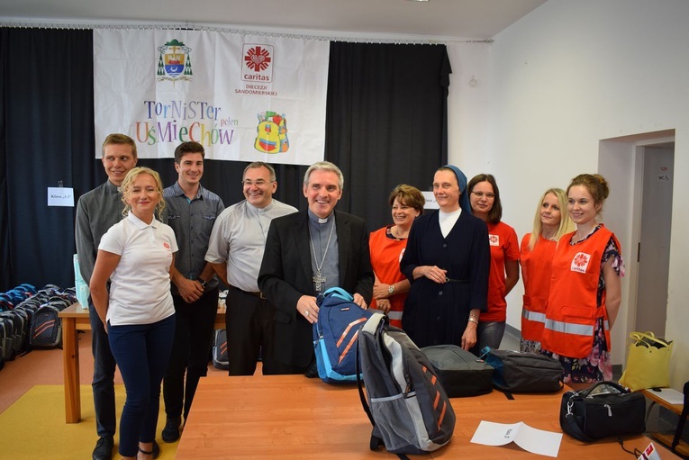 Szkolne plecaki już spakowane