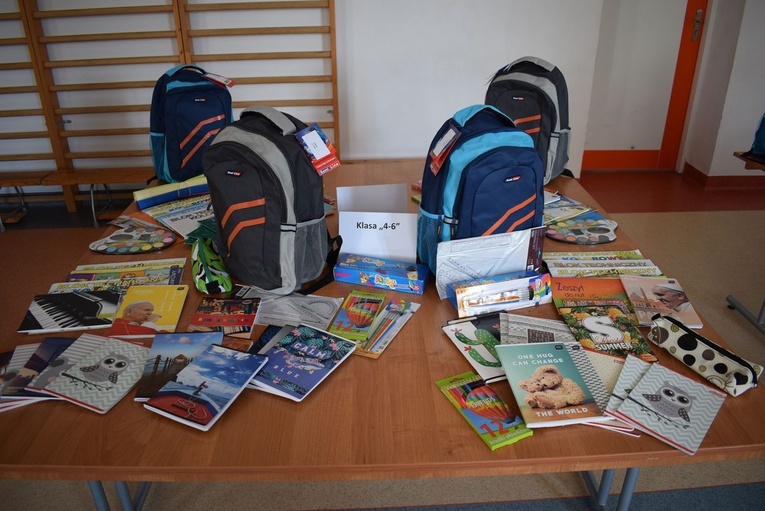 Szkolne plecaki już spakowane