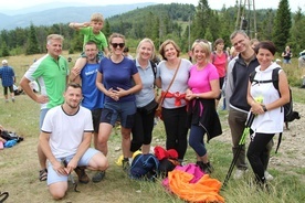 Na szczyty wielu wspinało się w gronie przyjaciół z grup, wspólnot i stowarzyszeń - na zdjęciu ogólnopolska reprezentacja "Sycharu" na Błatniej.